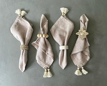 Cargar imagen en el visor de la galería, Servilleta Borlas Palo de Rosa