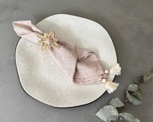 Cargar imagen en el visor de la galería, Servilleta Borlas Palo de Rosa