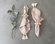 Cargar imagen en el visor de la galería, Servilleta Borlas Palo de Rosa